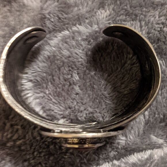 Gorgeous vintage medallion spice colored cuff bracelet - Picture 7 of 7